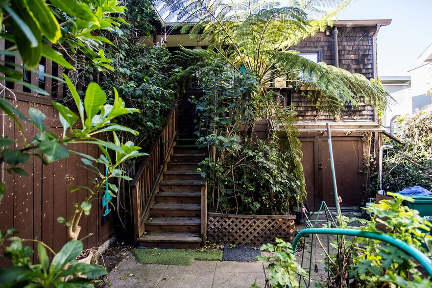 More Photos Of 219 John St, Oakland Apartments For Sale