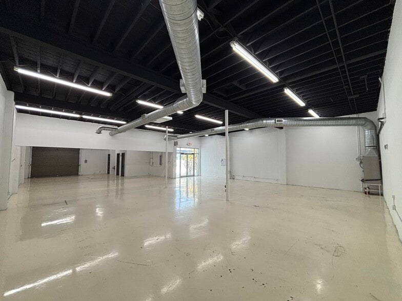 More Photos Of 2921 NW 6th Ave, Miami Warehouse For Lease