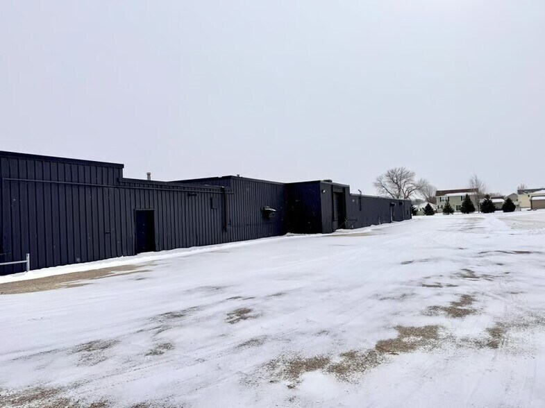 More Photos Of 116 S 10th St, Marshall Light Distribution For Sale