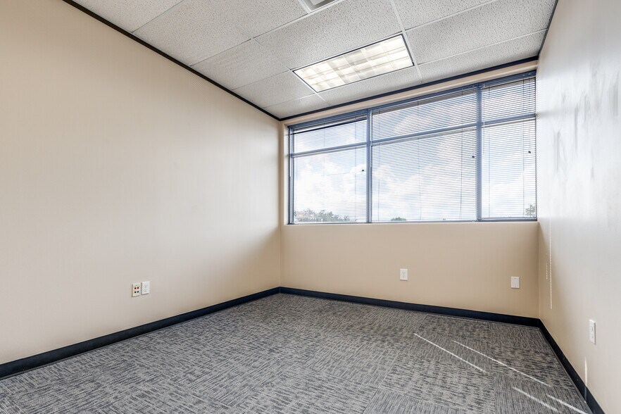 More Photos Of 14521 Old Katy Rd, Houston Unknown For Lease
