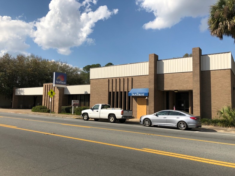 Primary Photo Of 124 W Washington St, Chattahoochee Bank For Sale