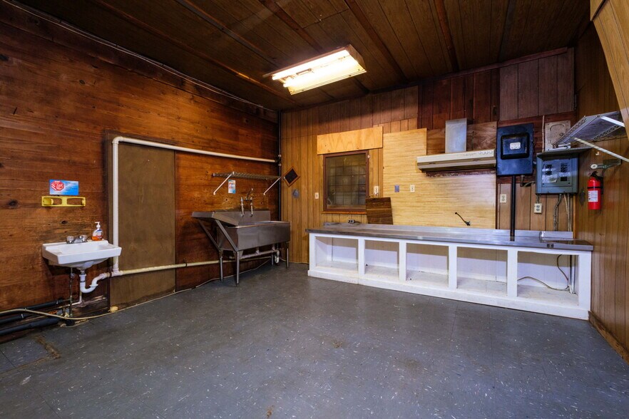 More Photos Of 180 Hollar Circle, Timberville Warehouse For Sale