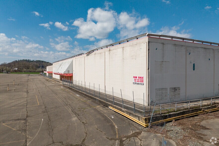 More Photos Of 219 Vestal Ave, Endicott Freestanding For Sale