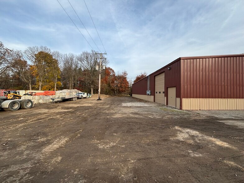 More Photos Of 160 N Ortonville Rd, Ortonville Warehouse For Lease