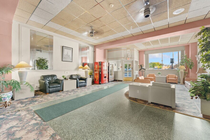 More Photos Of 36 W 4th St, Dubuque Hotel For Sale