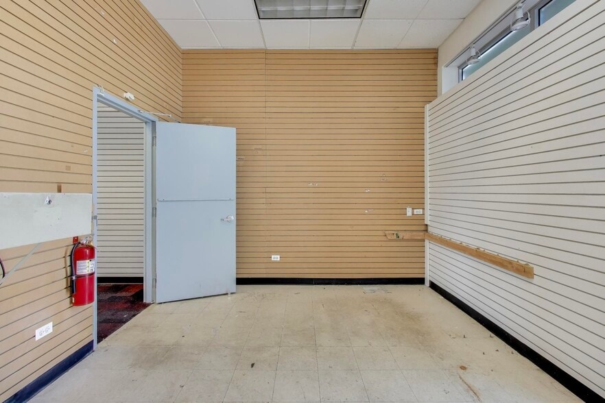 More Photos Of 17923-17927 Halsted St, Homewood Unknown For Lease