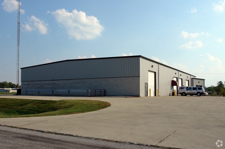 More Photos Of 3811-3821 Superior Ridge Dr, Fort Wayne Light Manufacturing For Lease