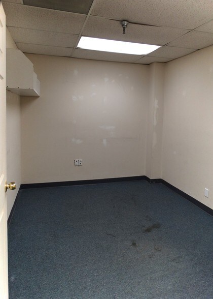 More Photos Of 8433 Backlick Rd, Lorton Flex For Lease