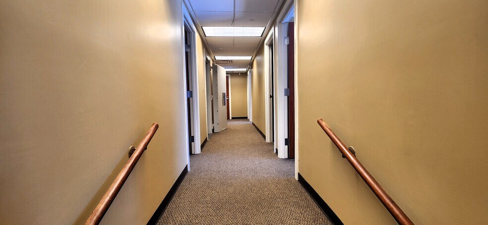 More Photos Of 159 E Valley St, Abingdon Medical For Lease