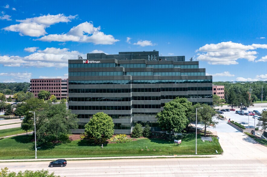 More Photos Of 18W100 W 22nd St, Oakbrook Terrace Office For Lease