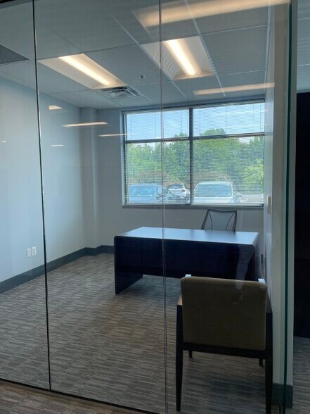 More Photos Of 400 Corporate Dr, Stafford Office For Lease