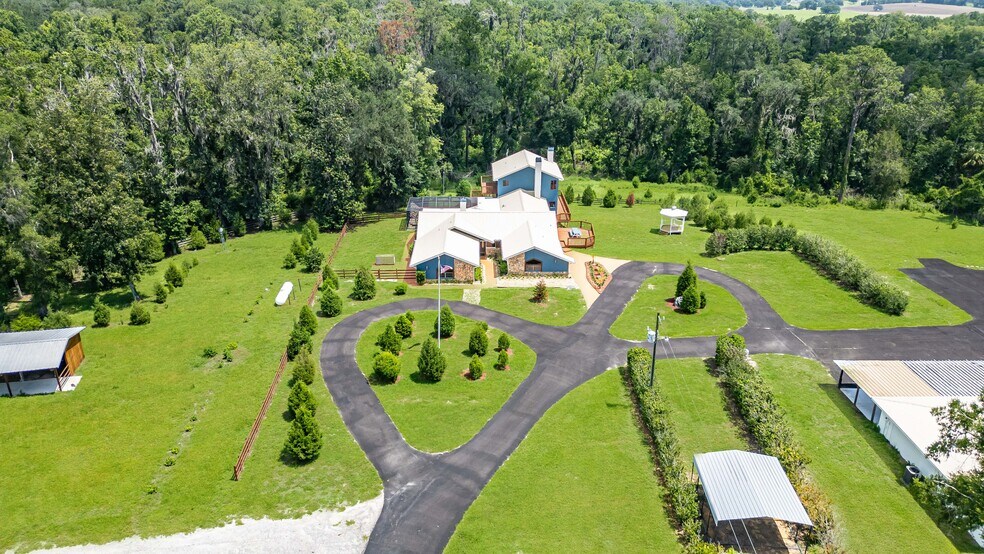 More Photos Of 27255 Hickory Hill Rd, Brooksville Specialty For Sale