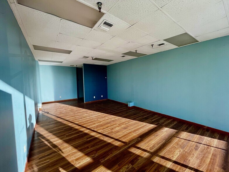 More Photos Of 1712 N Frazier St, Conroe Unknown For Sale