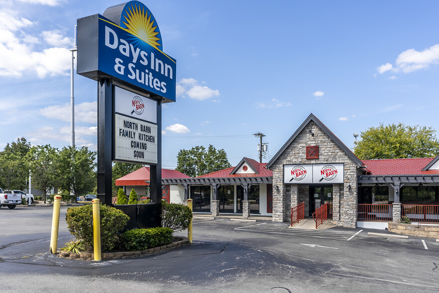 Primary Photo Of 1983 N Broadway, Lexington Restaurant For Lease