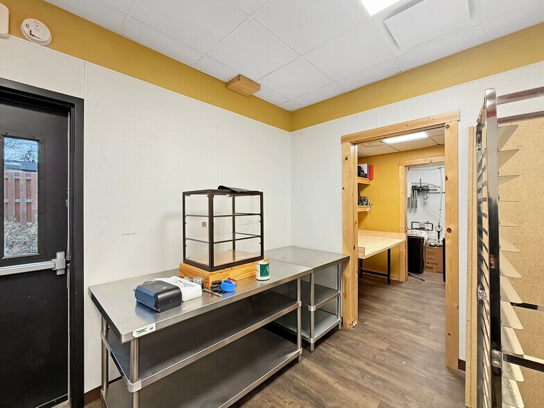 More Photos Of 910 E 2nd Ave, Indianola Restaurant For Sale