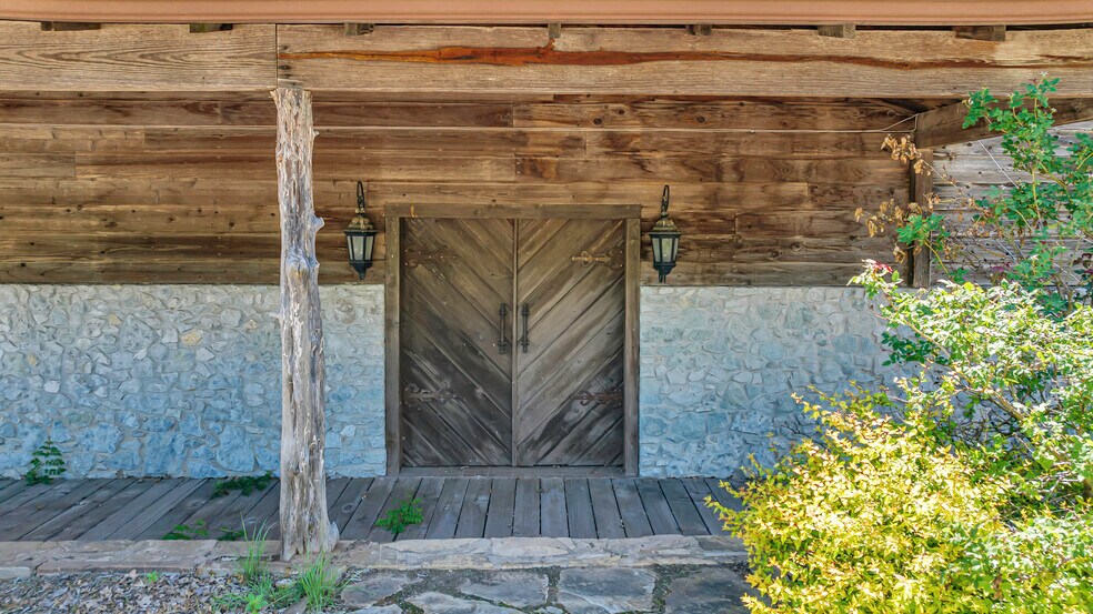 More Photos Of 4565 US-77 Hwy, Davis Specialty For Sale