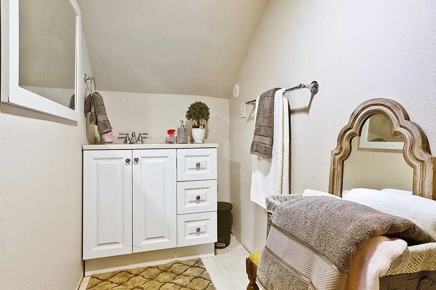 More Photos Of 101 N Evergreen Rd, Spokane Office For Lease