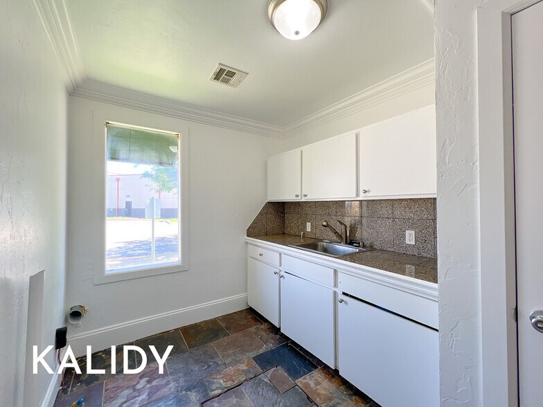 More Photos Of 14909 N Kelly Ave, Edmond Loft Creative Space For Sale