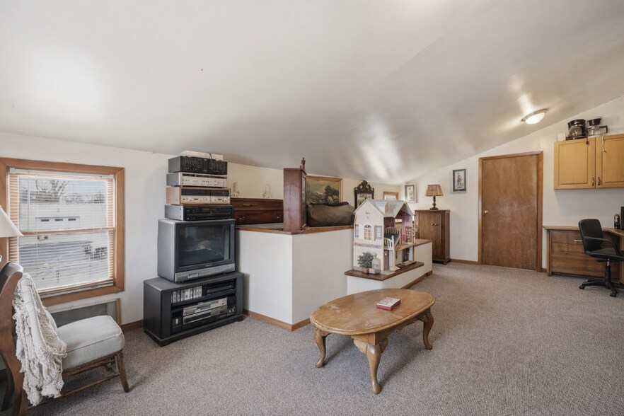 More Photos Of 2910 Louisiana Ave, Niagara Falls General Retail For Sale