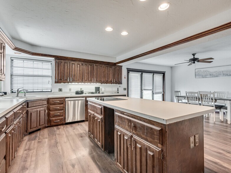 More Photos Of 3595 E State Highway 9, Norman Industrial For Sale