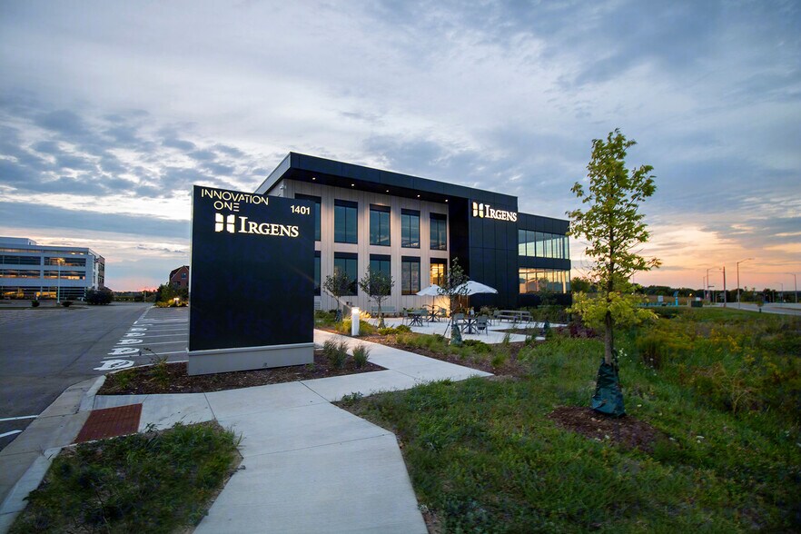 More Photos Of 1401 Discovery Pky, Milwaukee Office For Lease