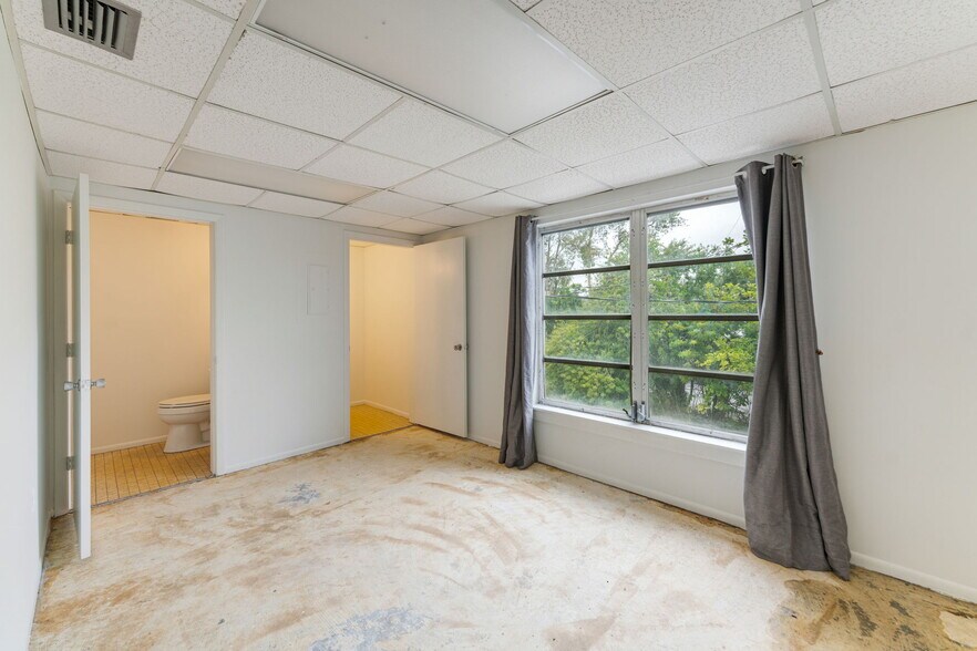 More Photos Of 3623-3650 Webber St, Sarasota Storefront Retail Office For Sale