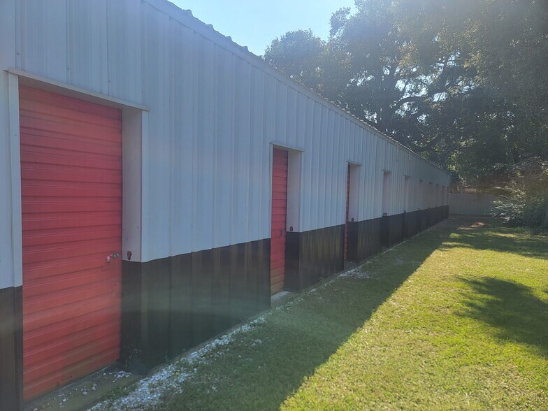 More Photos Of 700 W Railroad St, Long Beach Warehouse For Sale