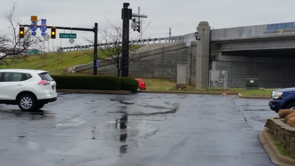 More Photos Of 601 N Shore Dr, Jeffersonville Medical For Sale