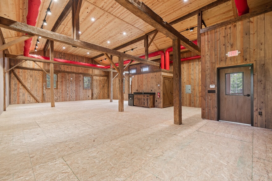 More Photos Of 1225 Bell Rd, Chagrin Falls Office For Lease