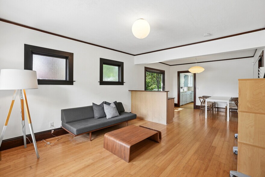 More Photos Of 2105 SE Ochoco St, Portland Office For Sale