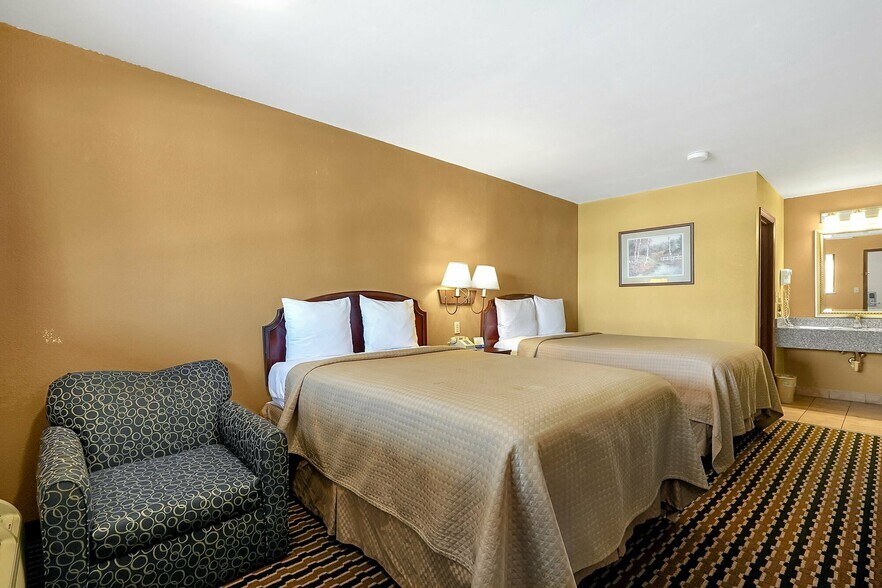 More Photos Of 1313 W Saint James Lutheran Way, Columbus Hotel For Sale