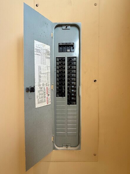 More Photos Of 40 Summers Way, Roanoke Freestanding For Lease