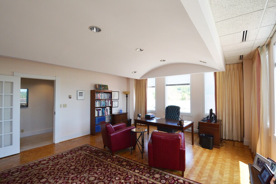 More Photos Of 119 Brookstown Ave, Winston-Salem Office For Lease