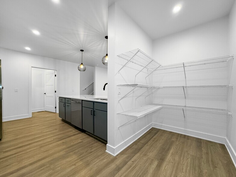 More Photos Of 1200 Keosauqua Way, Des Moines Apartments For Sale