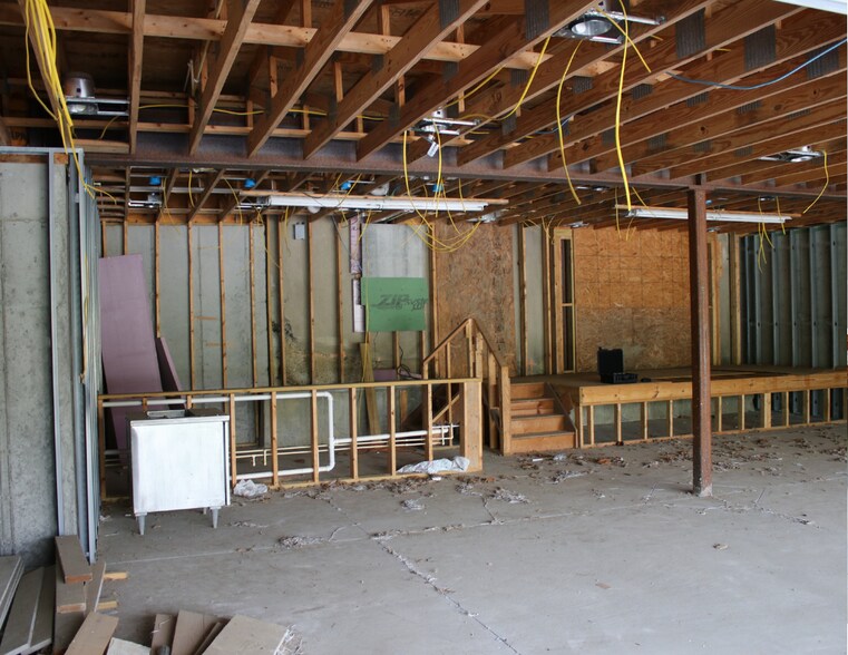 More Photos Of 7840 Camargo Rd, Cincinnati General Retail For Sale