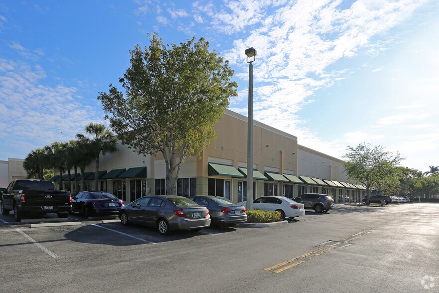 More Photos Of 2900 Glades Cir, Weston Unknown For Lease