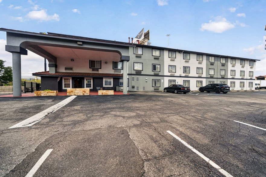 More Photos Of 5319 Casa Bella, San Antonio Hotel For Sale