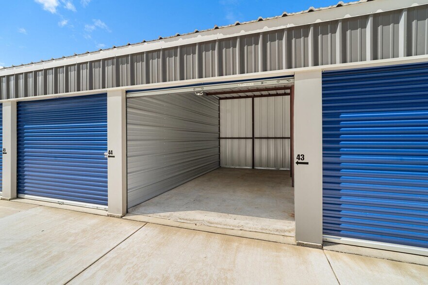 More Photos Of 5450 N River Rd, Gold Hill Self Storage For Sale