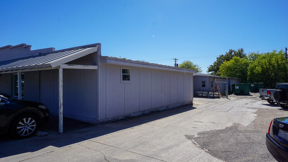 More Photos Of 807 Mcphaul St, Austin Warehouse For Lease