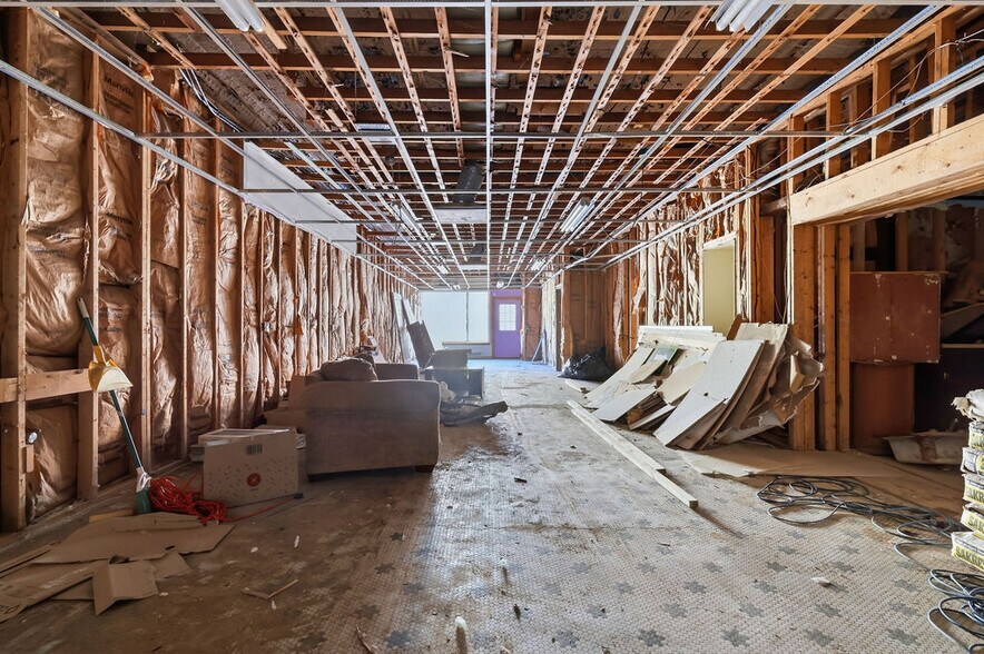 More Photos Of 121 W Broadway, Fulton Storefront Retail Residential For Sale