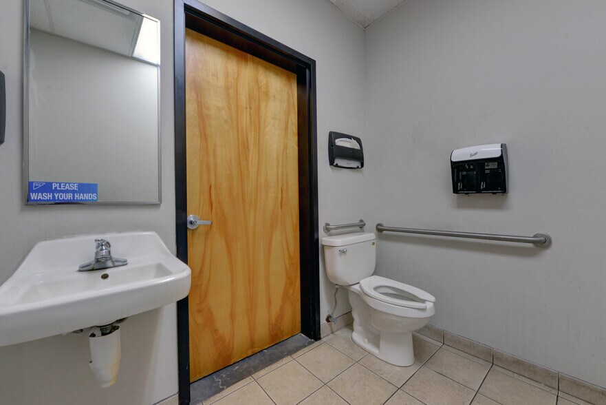 More Photos Of 17-09 Zink Pl, Fair Lawn Manufacturing For Lease