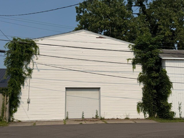 More Photos Of 17 Park Ln, Fairborn Distribution For Sale