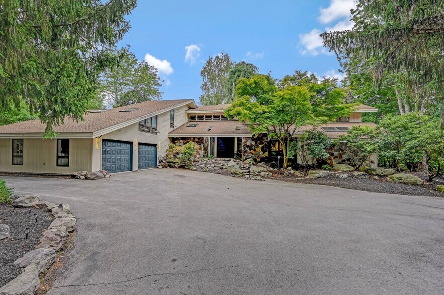 More Photos Of 112 Tawny Fox trl, East Stroudsburg Hospitality For Sale
