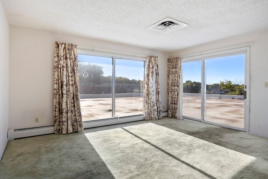 More Photos Of 30-32 N Russell Rd, Albany Office For Sale