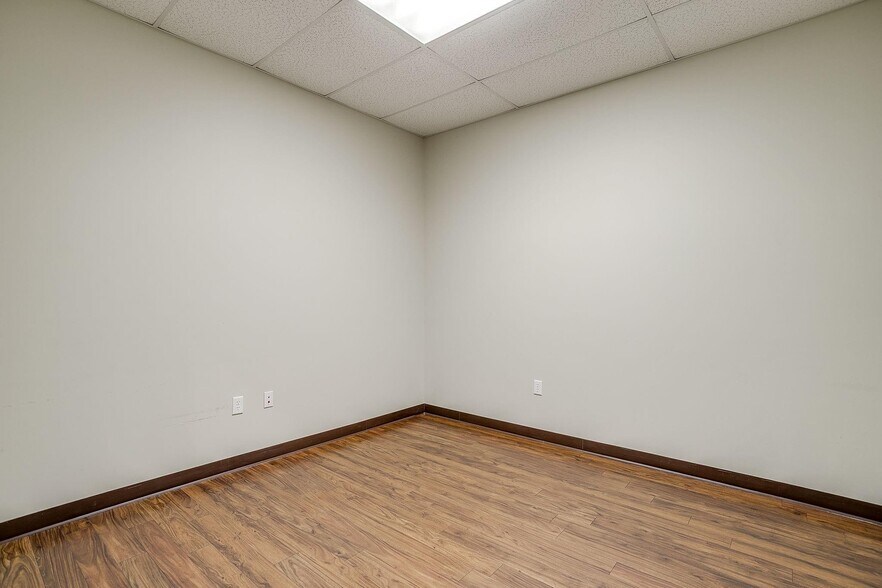 More Photos Of 1200 Crawford Ave, Granbury Medical For Lease