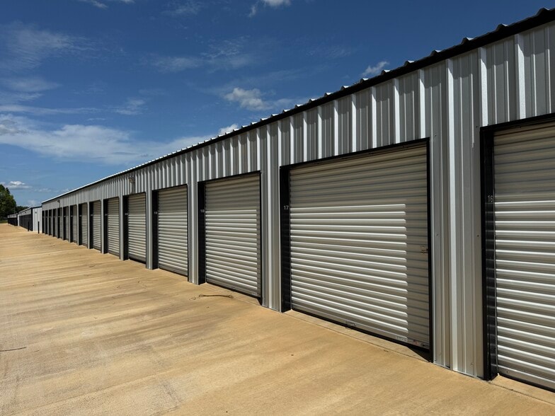 More Photos Of 975 Houston st, Bullard Self Storage For Sale