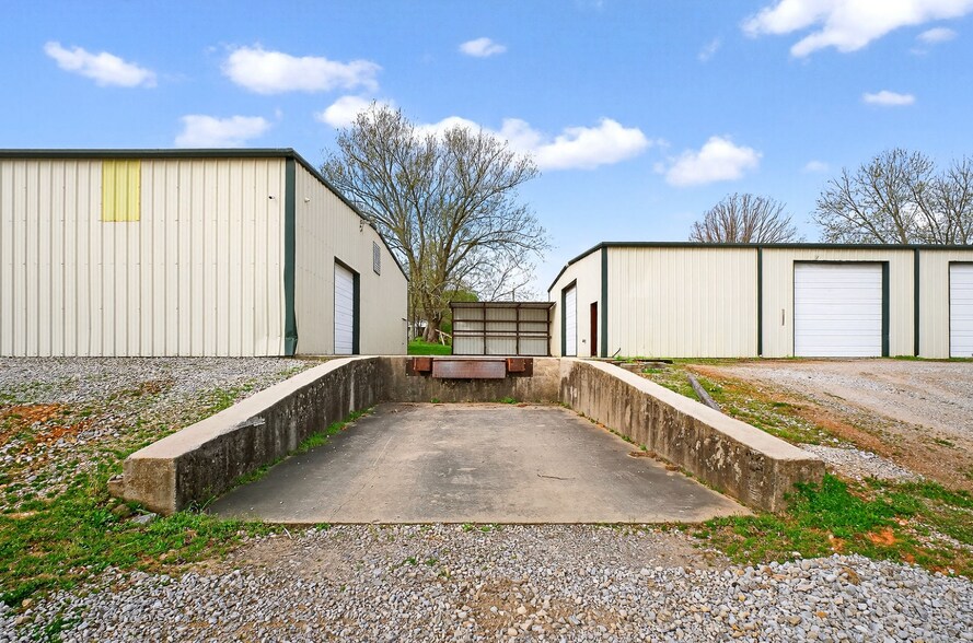 More Photos Of 350 5th S ave, Baxter Industrial For Lease