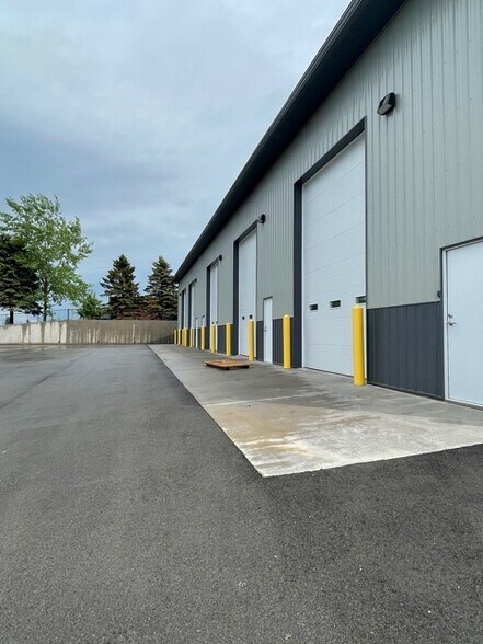 More Photos Of 405-415 Guernsey Ln, Red Wing Warehouse For Sale