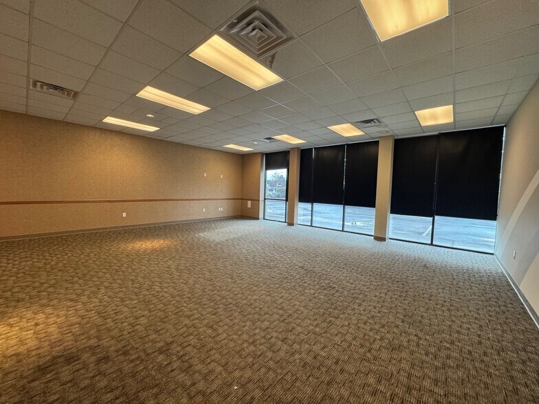 More Photos Of 5601 Market St, Wilmington Office For Sale