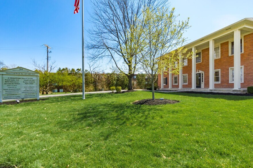 More Photos Of 261 W Johnstown Rd, Columbus Coworking Space